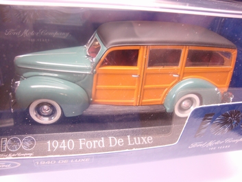 Ford De Luxe  1940 Woody  1/43