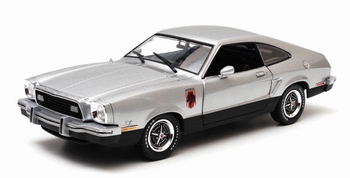 Ford Mustang II Stallion 1976 Zilver Silver  1/18