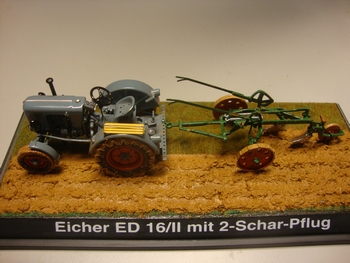 Eicher Tractor ED 16/II met  2 schaar ploeg   1/43