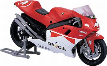 Yamaha 500 cc YZR Rood Red # 4 Max Biaggi  1/18
