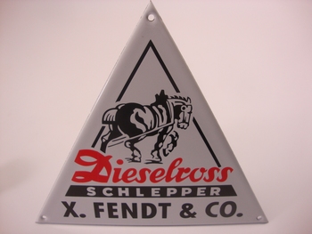 Fendt Dieselross Schlepper H 15,6 x B18 cm Emaille