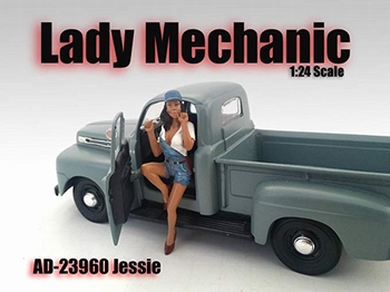 Lady mechanic Jessie  1/24