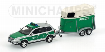 VW Touareg 2002 Polizei dresden met aanhangwagen Politie  1/43