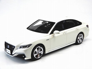 Toyota Crown 3,5 RS Advance Wit - White   1/18